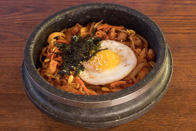 Hot Pot Rice With Spicy Stir-Fried Chicken